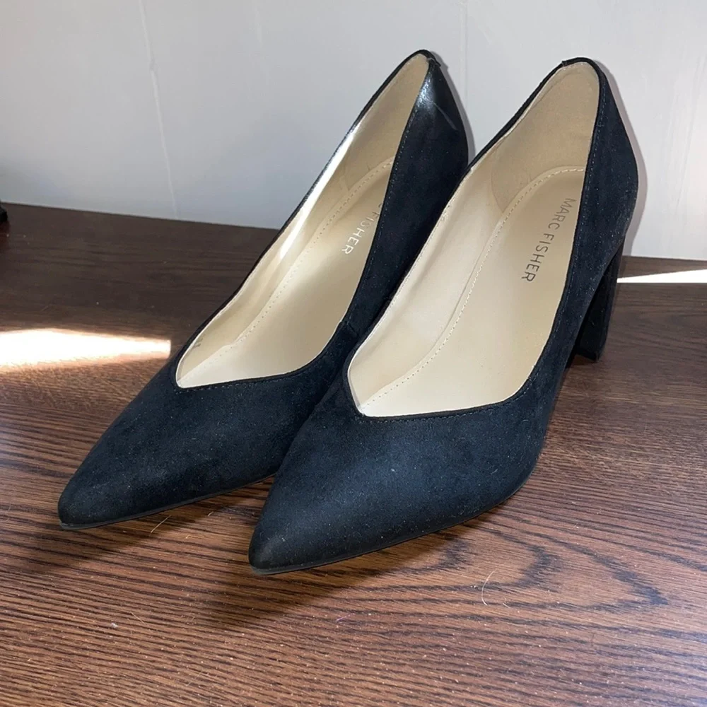 Marc Fisher Black Suede Heel 🖤 - Picture 1 of 4